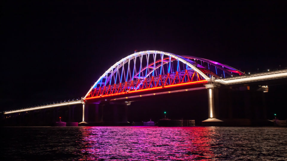 подсветка крымского моста фото