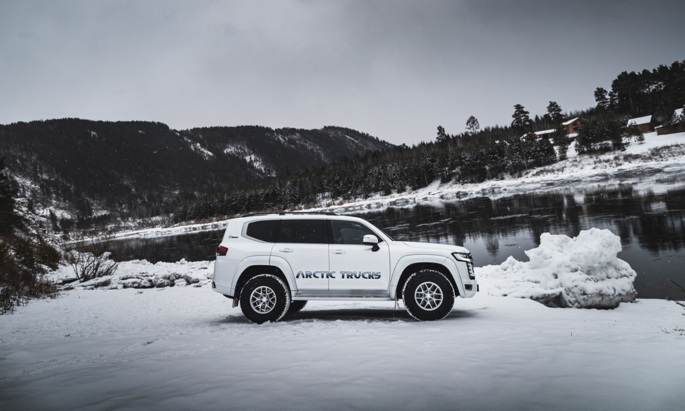 Посмотрите на монстра бездорожья Toyota Land Cruiser 300 AT35 от Arctic Trucks